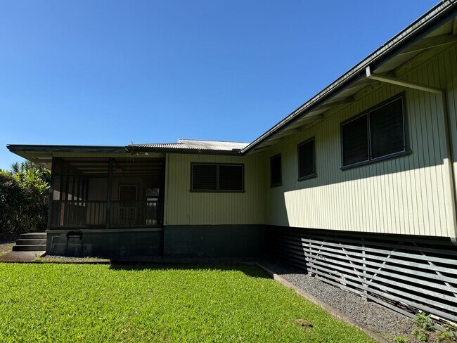 Building Photo - Partially Renovated 4BR/1.5BA Home in Hilo!