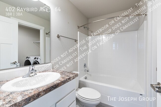 Building Photo - 402 Raybird Ave