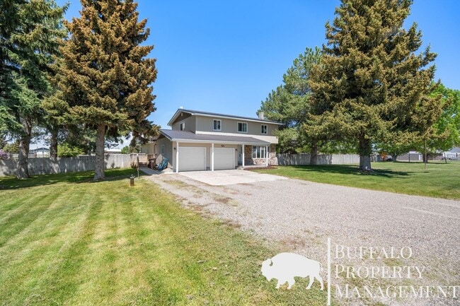 Building Photo - Charming Country Home on 2 Acres | 5 Bed | 3 Bath | Blackfoot, ID