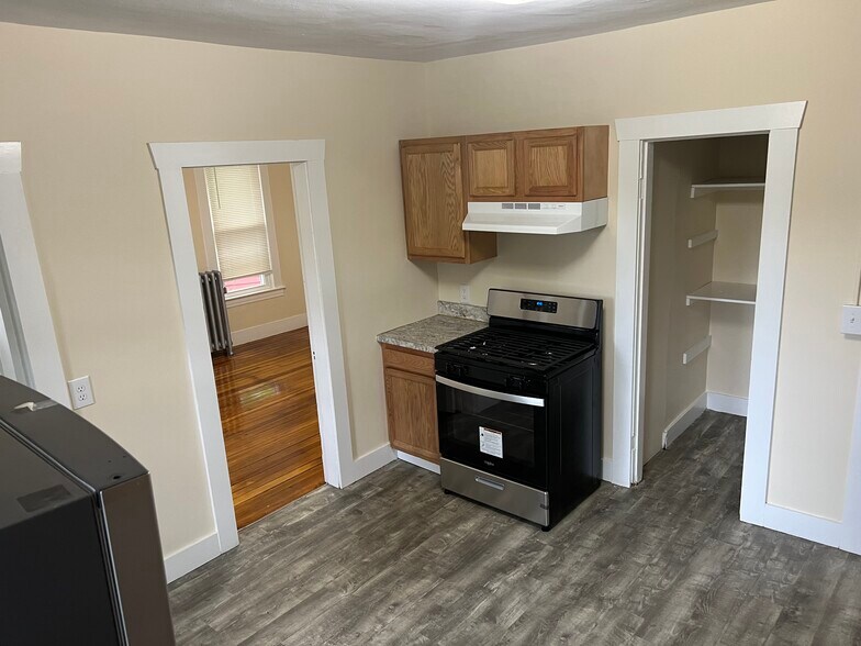 Kitchen View 2 - 32 W Alvord St