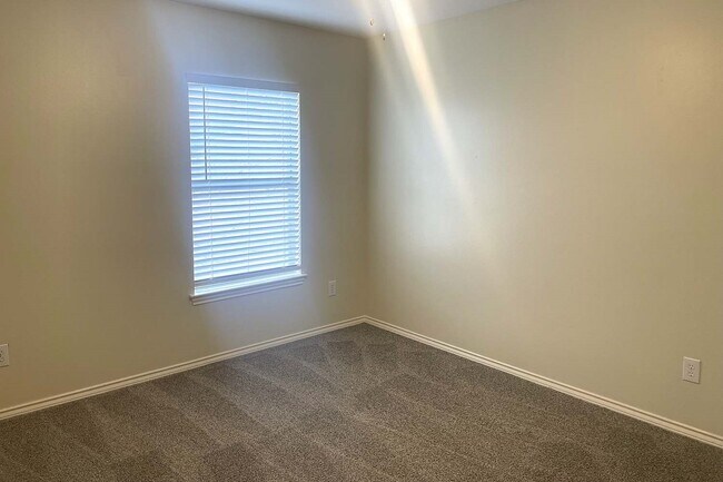 Building Photo - 3208 Waterglen Ct