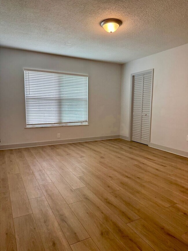 Building Photo - Remodeled Tampa Home