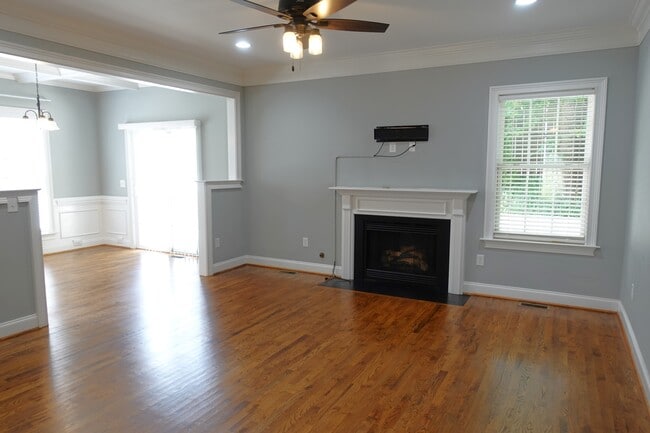 Building Photo - 923 Squires Pt