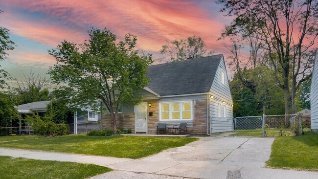 Building Photo - 1326 E Evelyn Ave