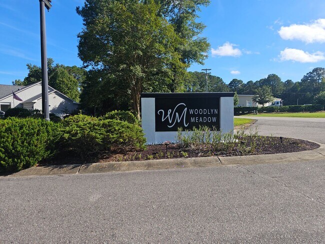 Building Photo - 413 Cypress Dr