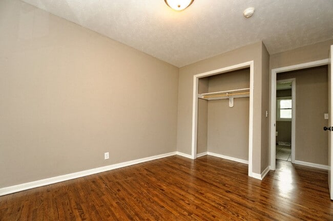 Building Photo - 4 Bedroom / 2 Bath Home Available Now!