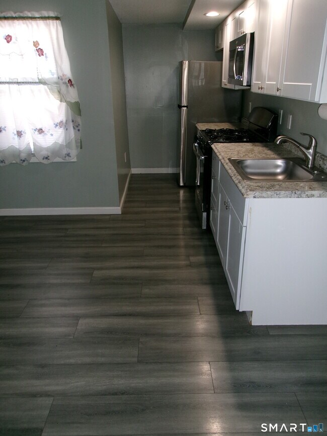 Building Photo - 452 Wethersfield Ave