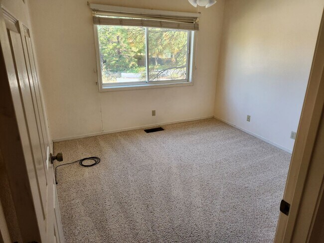 Building Photo - Available in JULY!  Large Single level Sin...