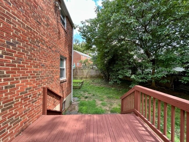 Building Photo - 2702 Byron St