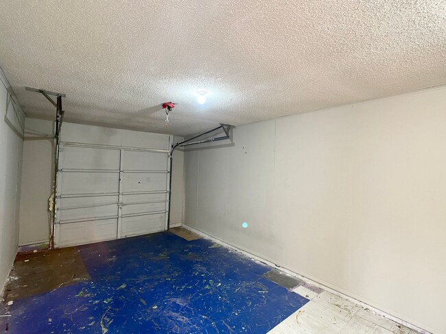 Building Photo - 2/1 Duplex in North Austin