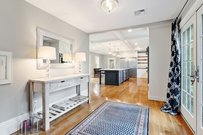 Building Photo - 205 Sohier St