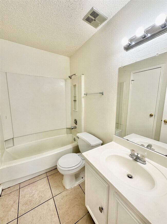 Building Photo - 13753 Sablecrest Dr