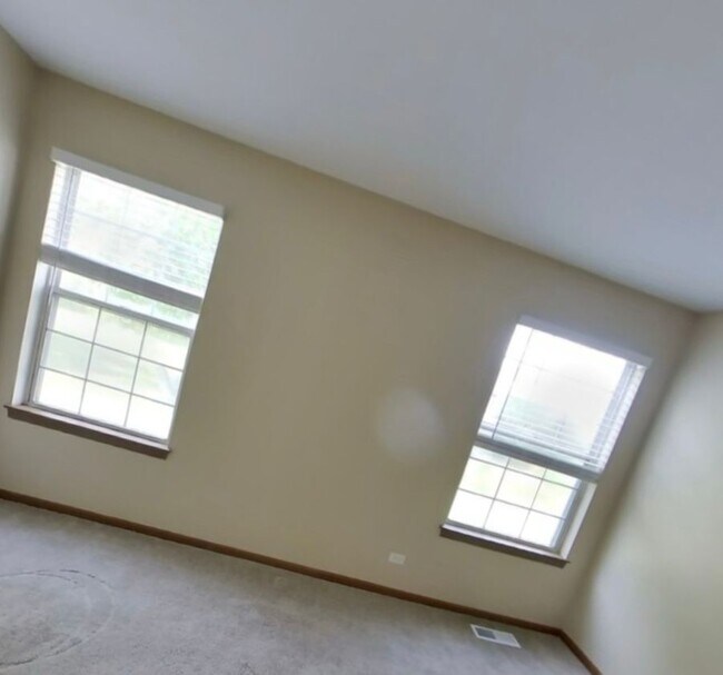 Building Photo - 1645 St Ann Dr