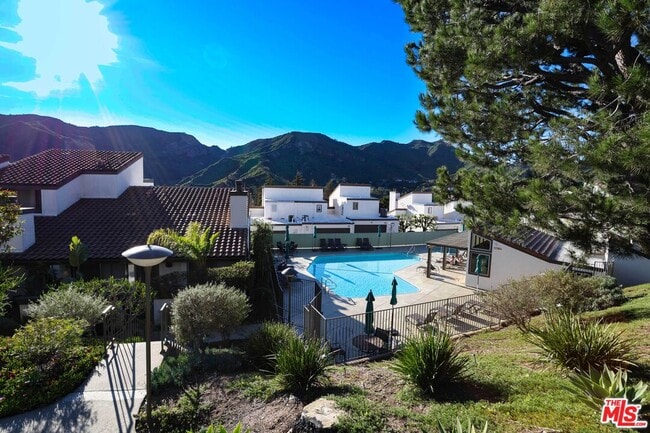 Building Photo - 17097 Palisades Cir