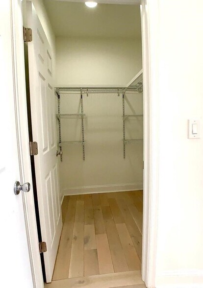 walking closet - 1213 Noble St