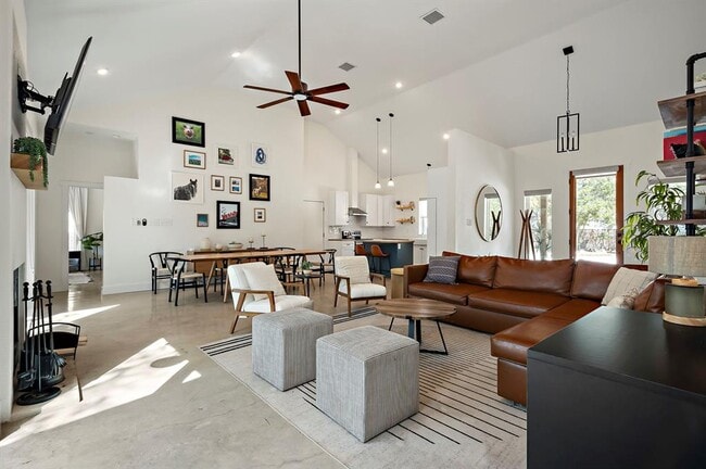 Building Photo - 805 Gallagher Dr