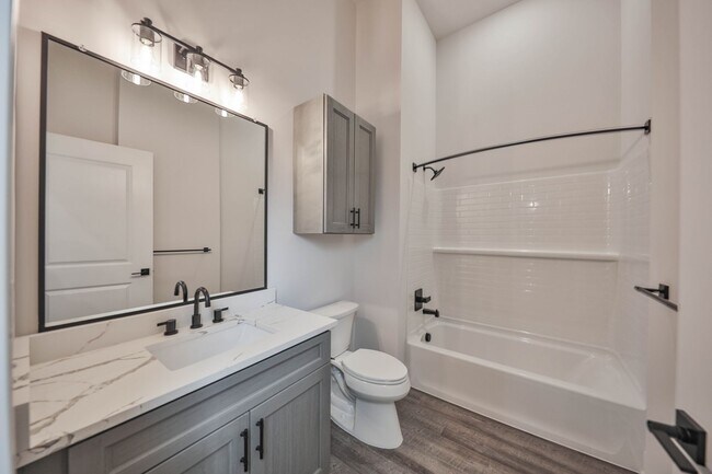Building Photo - Brand New Luxury unit on Broadway in Bangor!