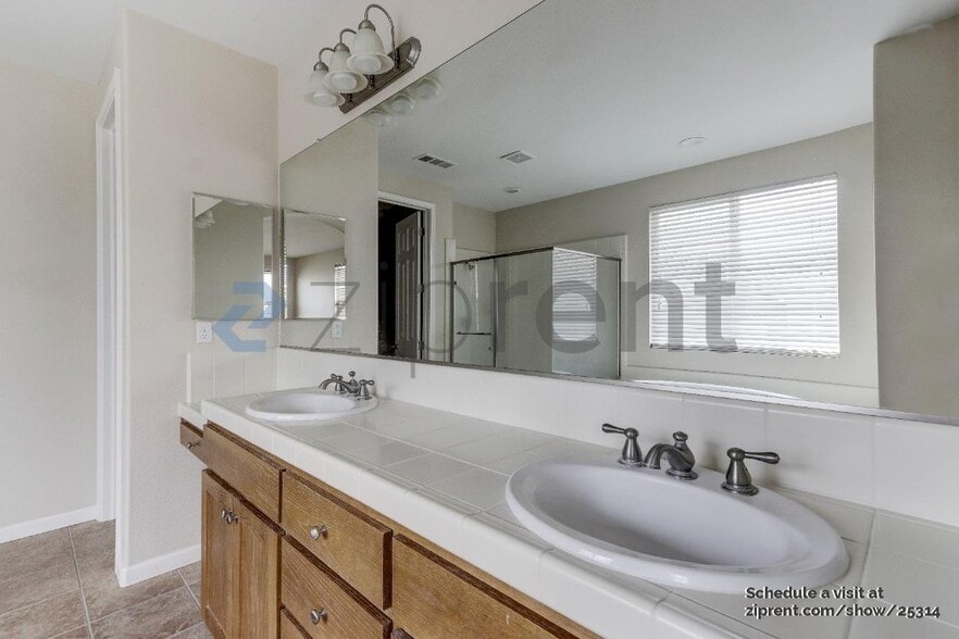 Building Photo - 4632 Hutchinson Ln