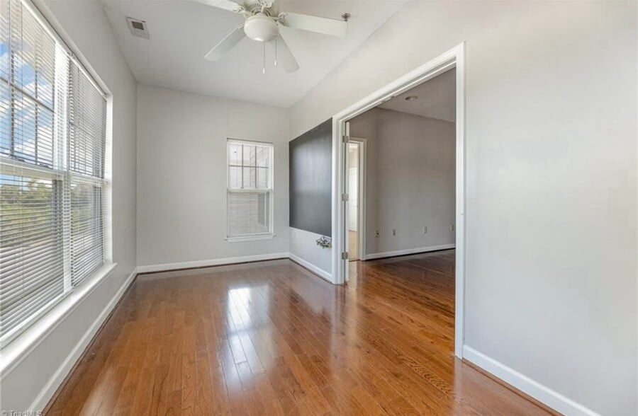 Building Photo - 102 Campus Walk Trl