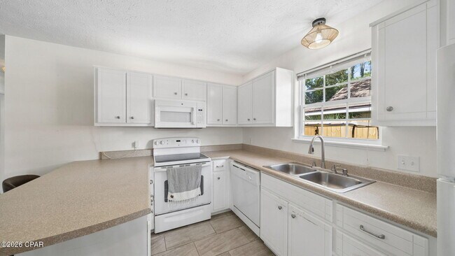 Building Photo - 3926 Sabal St