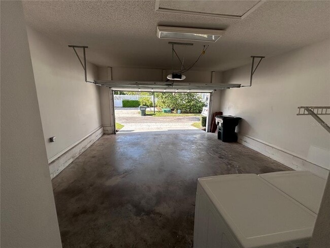 Building Photo - 904 Pawstand Rd