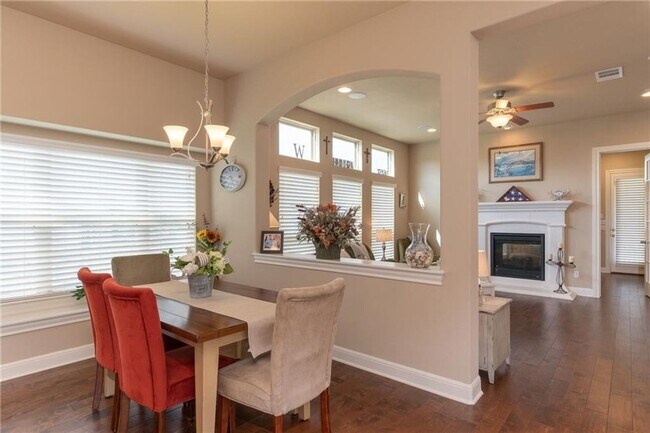 Building Photo - 4120 Vinalopo Dr