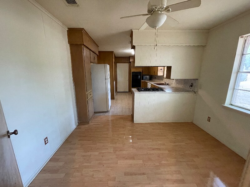 Building Photo - 2111 Scripture St