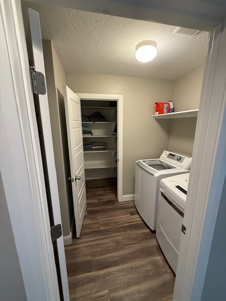 Building Photo - 5810 W Riva Capri St
