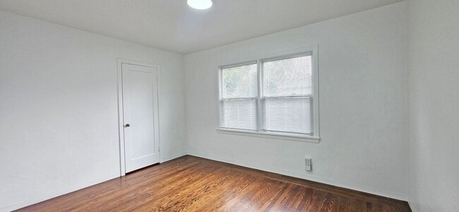 Building Photo - 3701 Laguna Way