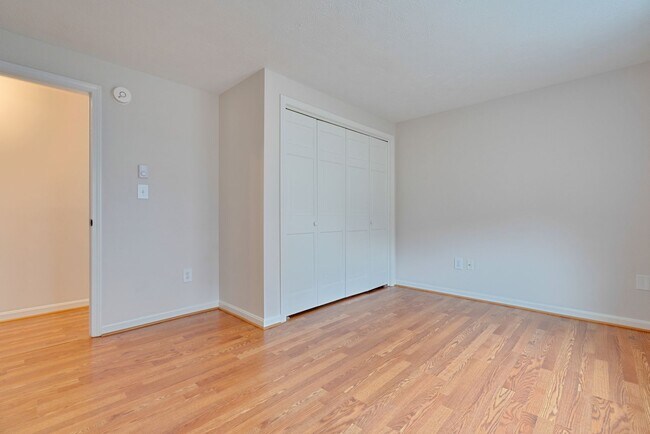 Building Photo - Charming Single Family Home offering  3-be...