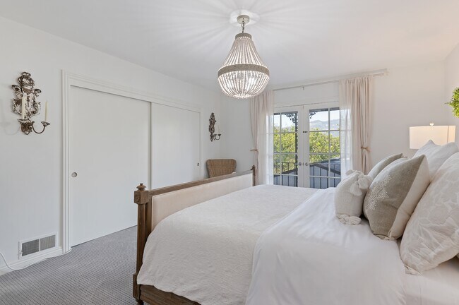 Building Photo - 1476 Crestline Dr