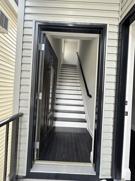 Building Photo - 48 Evergreen St