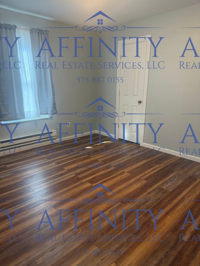 Building Photo - 2 Bedroom Home