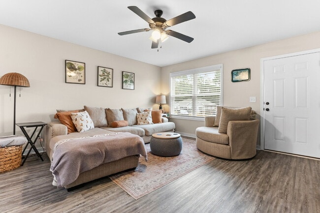 Building Photo - 105 Tahoma Dr