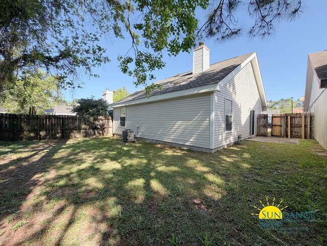 Building Photo - Nice 3 Bedroom Home Close to Eglin and Hurlburt Field AFB!