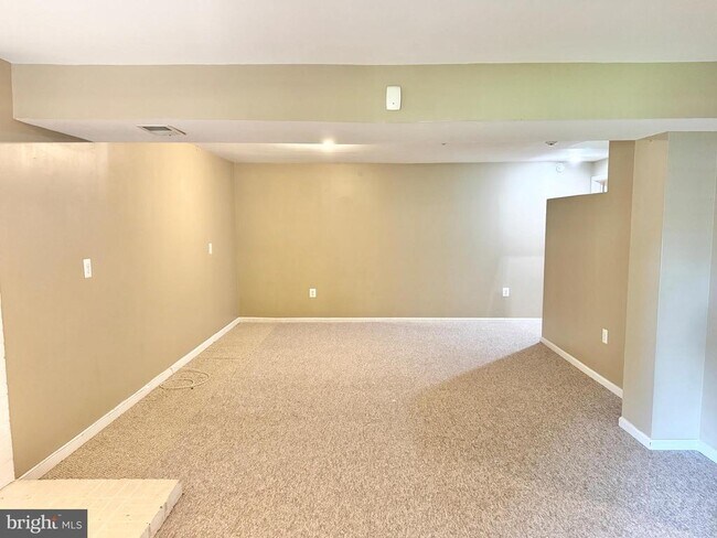 Building Photo - 15407 Skyline Dr