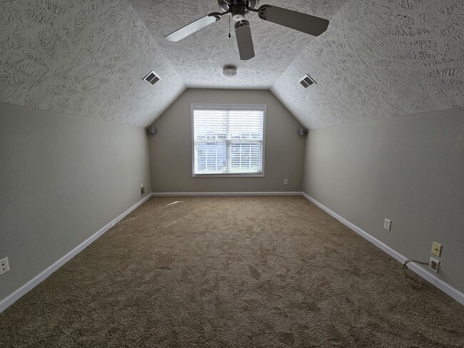 Building Photo - Grays Creek 4 Bedroom, 2 Bath with 2 Car G...