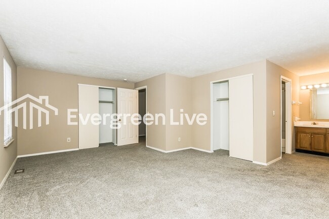 Building Photo - 2836 Miami Village Dr