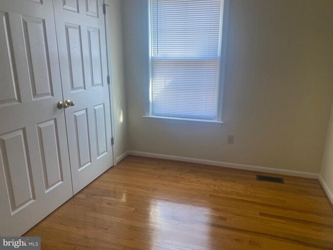 Building Photo - 162 Lexington Ct