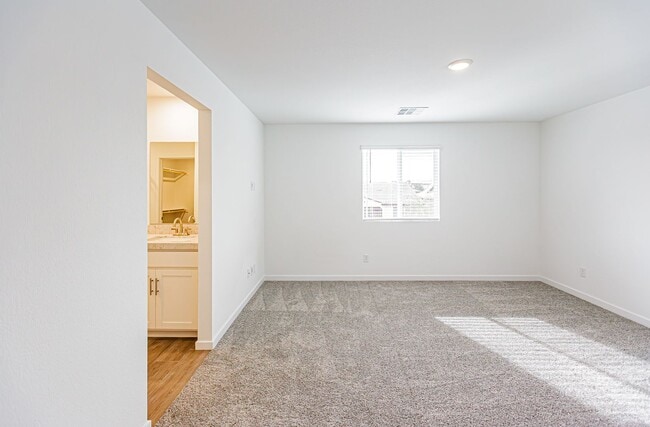 Building Photo - Brand New 4-bedroom Home