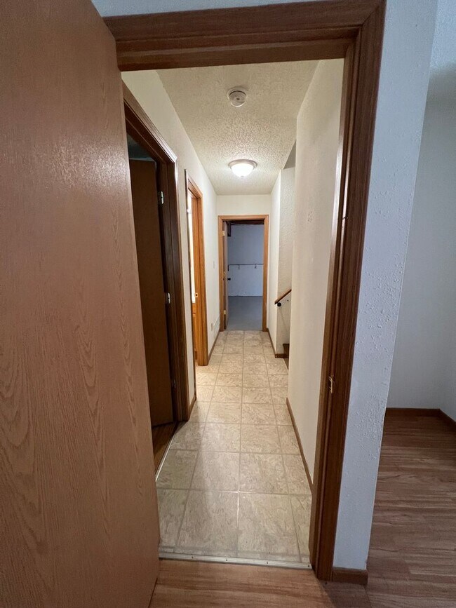 Building Photo - 615 Portsmouth Dr
