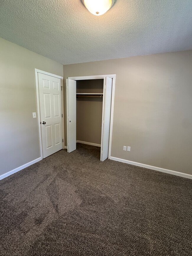 Building Photo - 3 Bedroom Home Strafford, Missouri