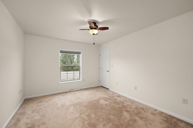 Building Photo - 27723 Crozet Dr