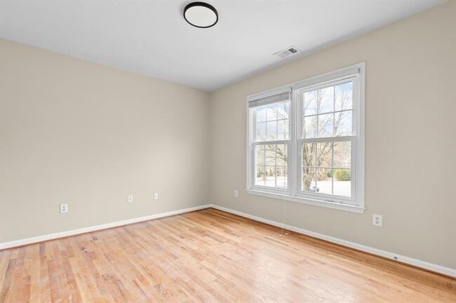 Building Photo - 2030 Brook Meadow Dr