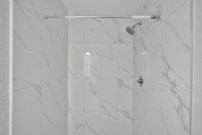 Building Photo - 234 NE 14th Ave