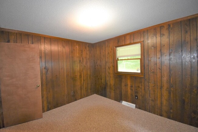 Building Photo - Lexington Duplex