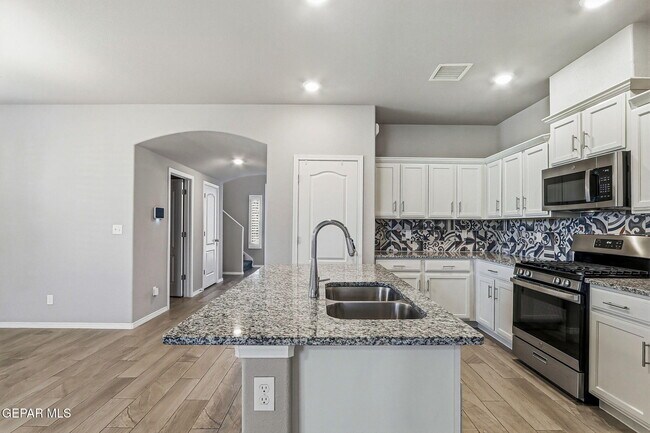 Building Photo - 12365 Desert Vista Ave
