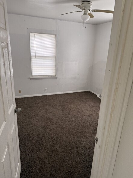 Building Photo - 313 Green St