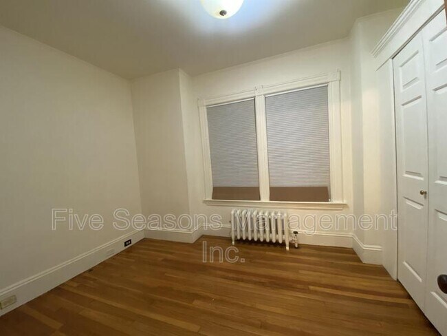 Building Photo - 119 N Winooski Ave