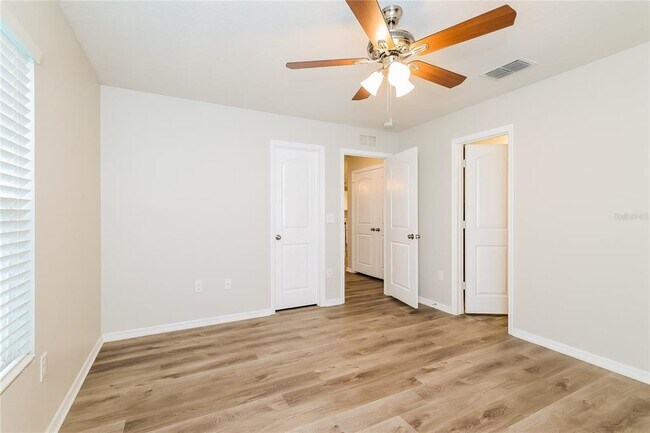 Building Photo - 231 Begonia Ln